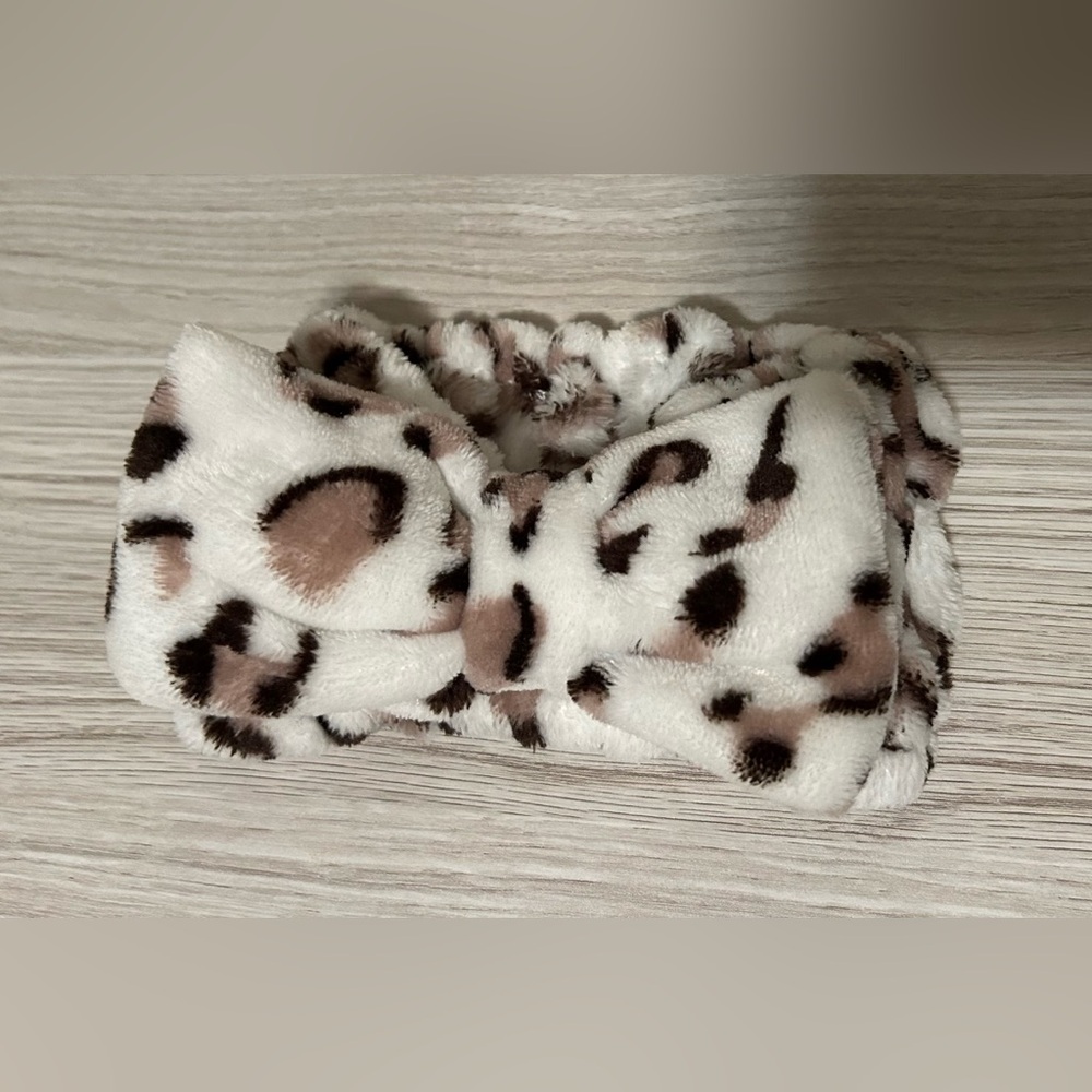 Chic Leopard Print Makeup Headband